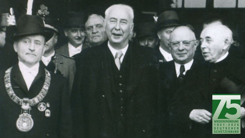 Foto: DSB / Die feierliche Proklamation am 18.11.1951 fand im Beisein von Bundespräsident Theodor Heuss statt, der hier rechts vom damaligen DSB-Präsidenten Dr. Paul Wehner steht. Foto: DSB / Die feierliche Proklamation am 18.11.1951 fand im Beisein von Bundespräsident Theodor Heuss statt, der hier rechts vom damaligen DSB-Präsidenten Dr. Paul Wehner steht.