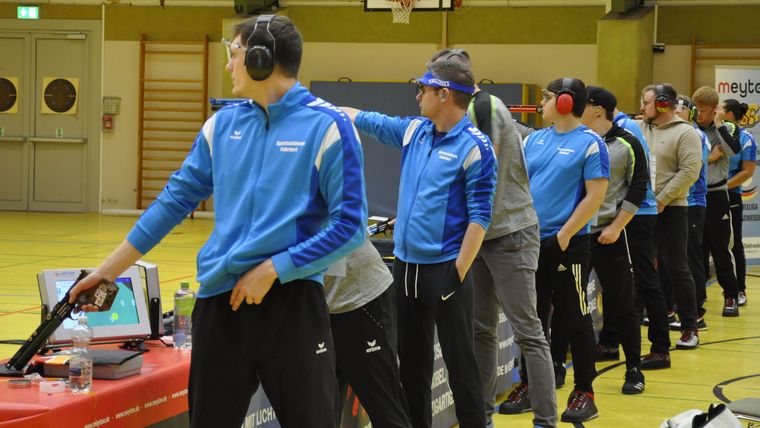Foto: SSV Fahrdorf / Der SSV Fahrdorf (in blau) verlor beim Heimwettkampf beide Duelle, das 0:5 gegen das Spitzenteam aus Kriftel war dabei keine Überraschung.