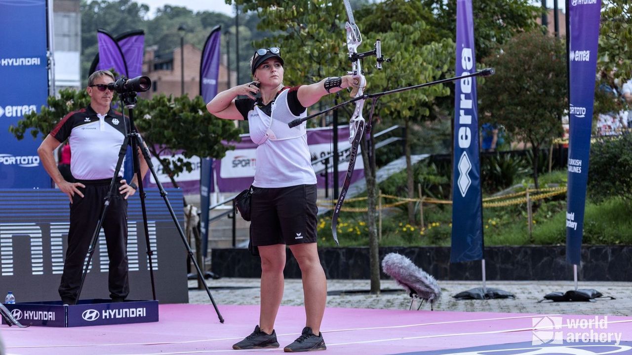 Foto: World Archery / Oliver Haidn und Katharina Bauer beim Weltcup in Medellín, Kolumbien