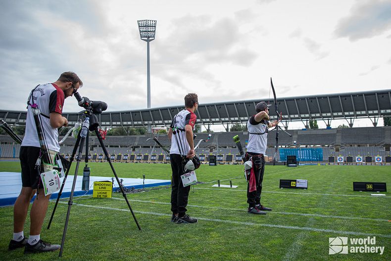 Foto: World Archery / Eine Einheit, die Bogen-Männer in Paris.