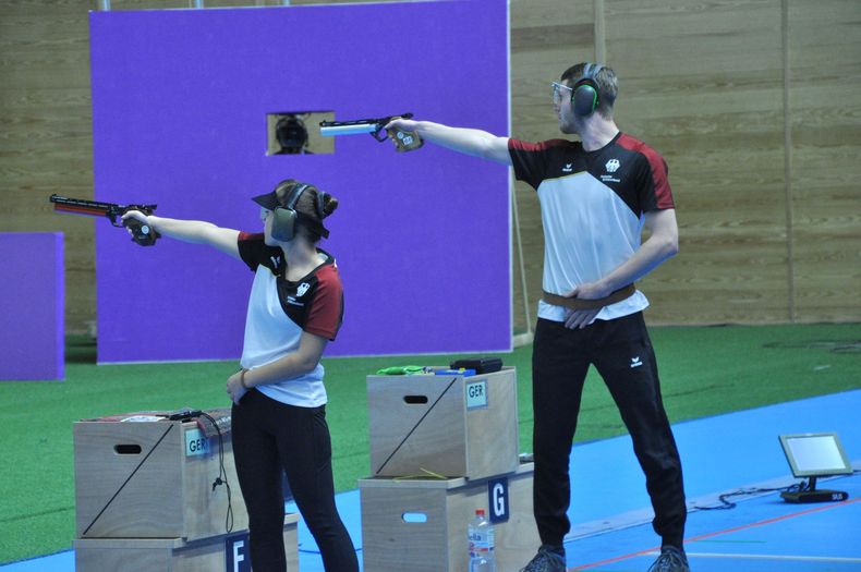 Foto: Harald Strier / Schossen die erste Pistolen-Juniorenmedaille im Mixed heraus: Celina Becker und Andreas Köppl. Foto: Harald Strier / Schossen die erste Pistolen-Juniorenmedaille im Mixed heraus: Celina Becker und Andreas Köppl.
