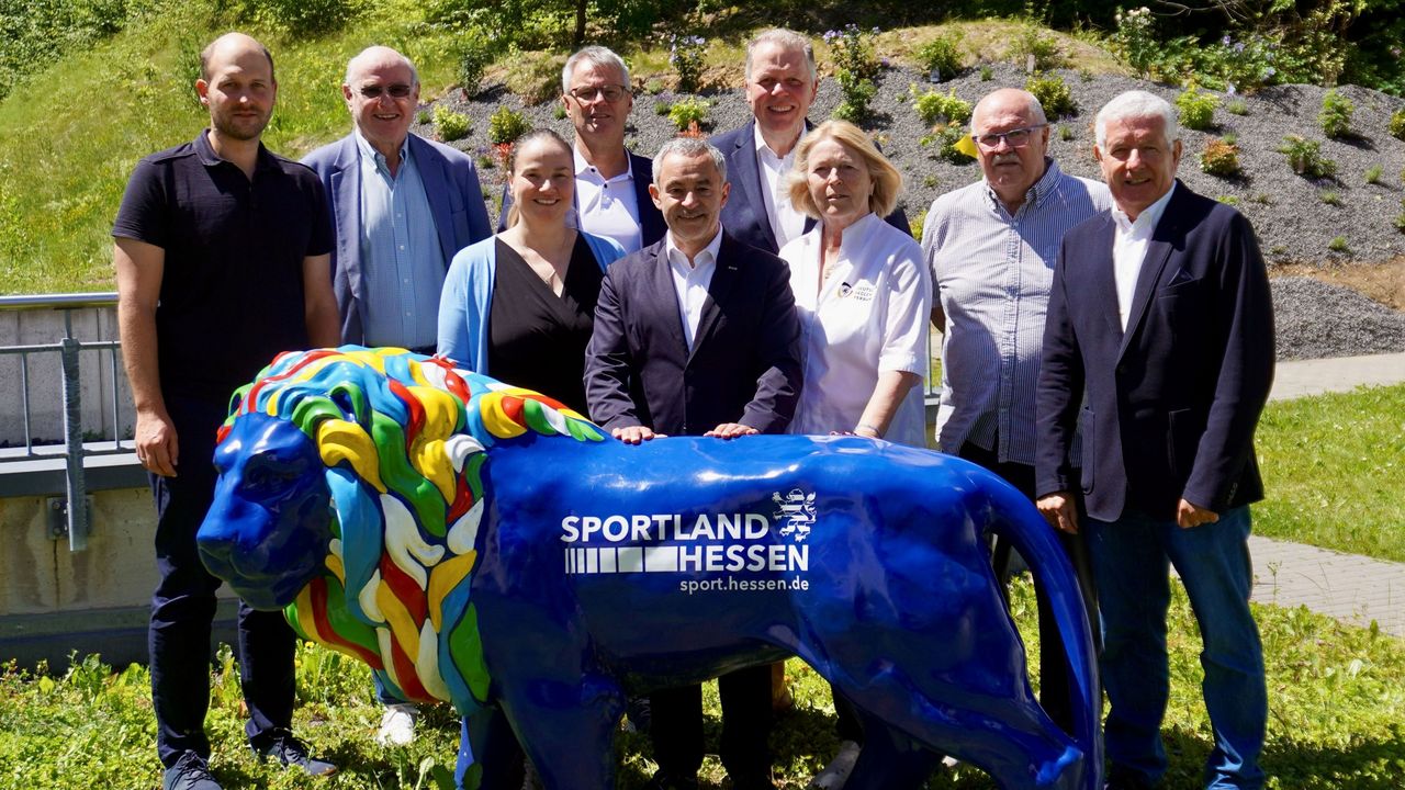 Foto: DSB / Die neu gewählte Sprechergruppe der Konferenz der Spitzenverbände im DOSB v.l.: André Sander, Michael John, Dr. Julia Walter, Gerd Kohlhofer, Dr. Alfons Hölzl, Jörg Brokamp, Mona Küppers, Uwe Oldenburg, Prof. Hanns Michael Hölz (Sven Albrecht fehlt).