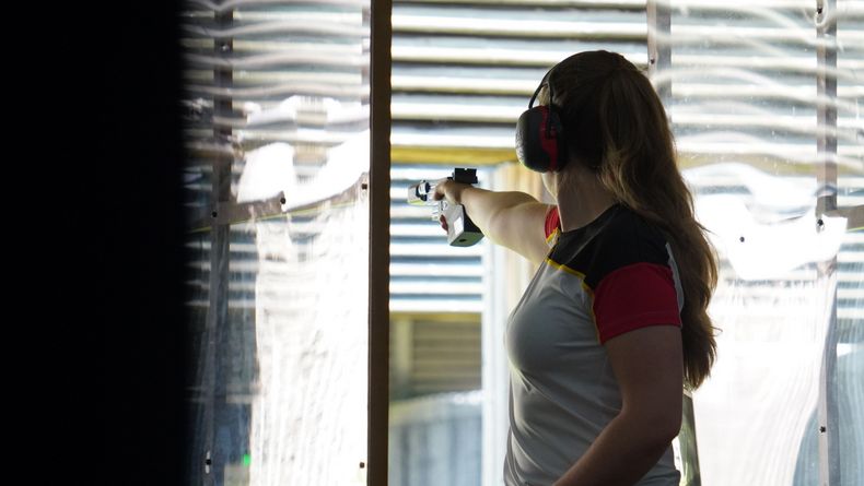 Foto: DSB / Präsentierte sich in überragender Verfassung und führt nach dem Präzisions-Teil das Sportpistolen-Teilnehmerfeld an: Doreen Vennekamp. Foto: DSB / Präsentierte sich in überragender Verfassung und führt nach dem Präzisions-Teil das Sportpistolen-Teilnehmerfeld an: Doreen Vennekamp.