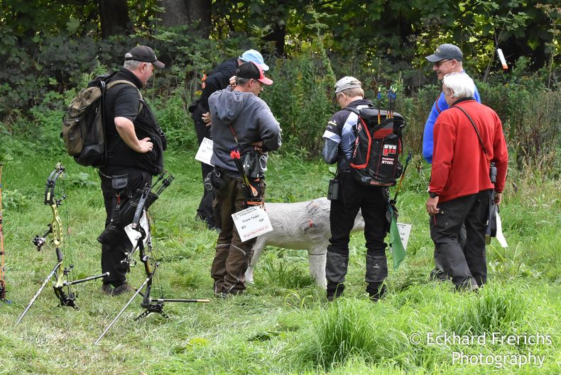 Foto: Eckhard Frerichs / Pfeilauswertung am Wolf. Foto: Eckhard Frerichs / Pfeilauswertung am Wolf.