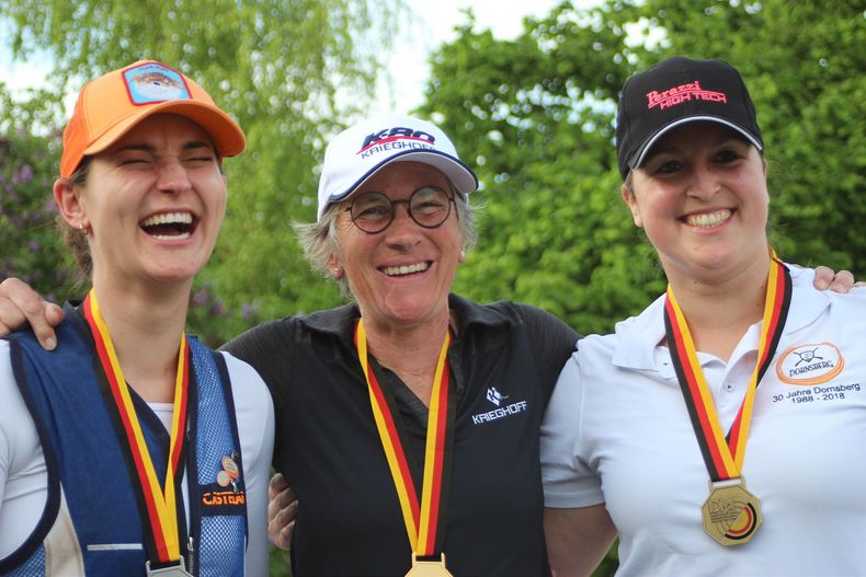 Foto: Martina Brandes / Gute Laune herrschte bei den Medaillengewinnerinnen der Frauen, allen voran bei Siegerin Ruth Borgmeier-Lütz.