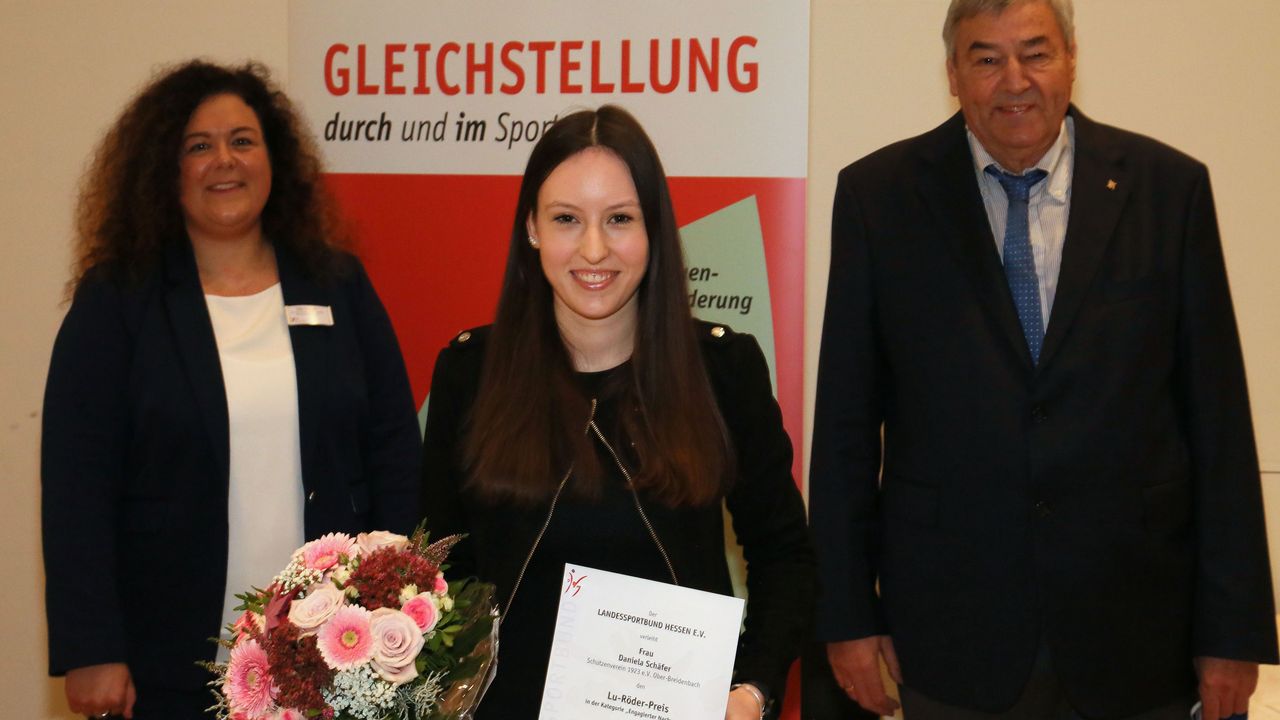Foto: Werner Wabnitz / Daniela Schäfer im Vordergrund mit Sally Kuhlemann und Dr. Rolf Müller im Hintergrund.