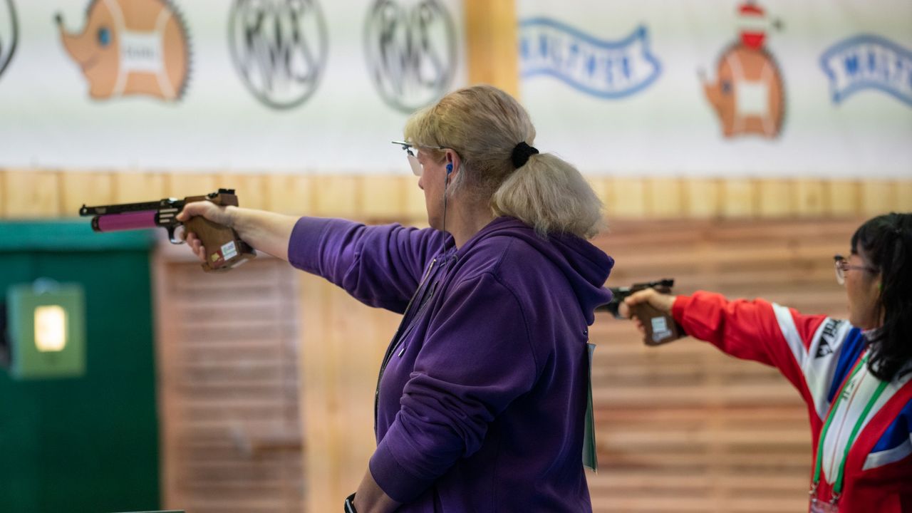 Foto: Jürgen Reber / Barbara Kutzer ist Weltmeisterin bei den Seniorinnen I mit der Luftpistole.