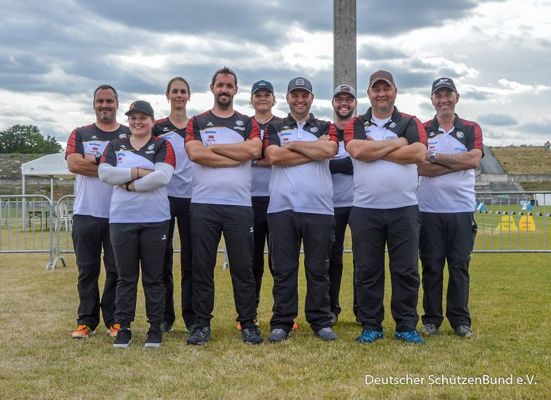 Foto: Eckhard Frerichs / Zufrieden! Die Compound-Teams stehen beide im Bronzefinale.