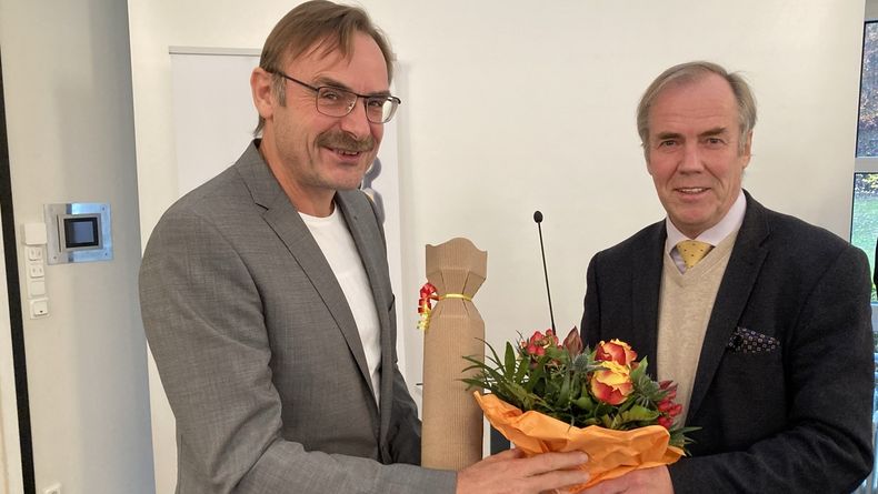 Foto: DSB / Hans-Heinrich von Schönfels dankte Klaus Dieter Groß für seine langjährige Tätigkeit für den DSB.