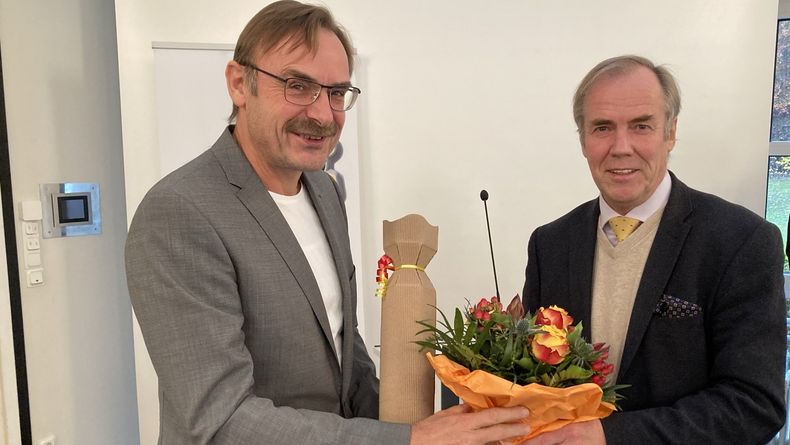 Foto: DSB / Hans-Heinrich von Schönfels dankte Klaus Dieter Groß für seine langjährige Tätigkeit für den DSB. Foto: DSB / Hans-Heinrich von Schönfels dankte Klaus Dieter Groß für seine langjährige Tätigkeit für den DSB.
