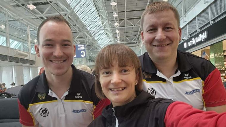 Foto: DSB / Selfie am Flughafen: Paul Fröhlich, Sandra Reitz und Christian Reitz freuen sich auf Istanbul.