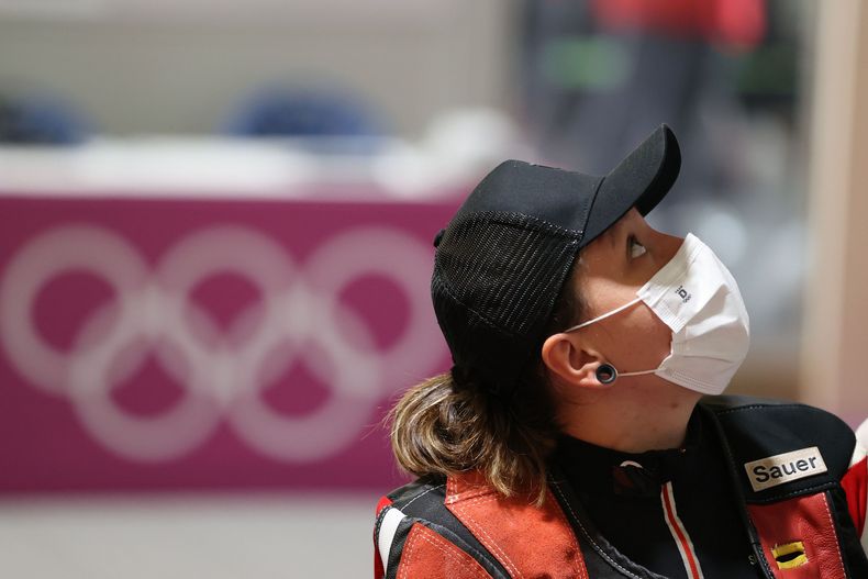 Foto: Picture Alliance / Der Blick geht nach oben: Jolyn Beer bei den Olympischen Spielen in Tokio.