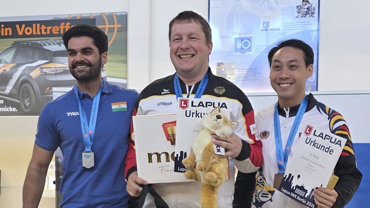 Foto: PSV Olympia Berlin / Christian Reitz schoss einen starken Wettkampf und freute sich über Platz eins vor dem Inder Arjun Sing Cheema und dem Malaysier Jonathan Wong Guanjie.