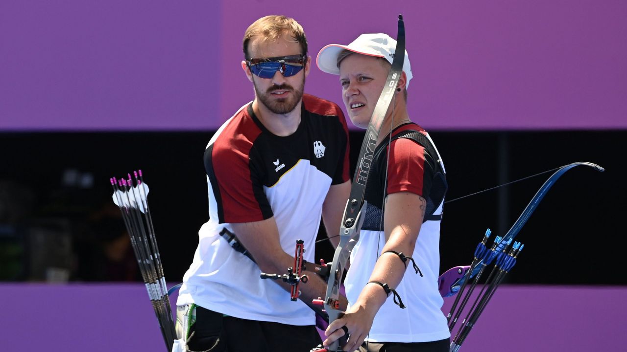 Foto: Picture Alliance / Nachdenkliche Mienen bei Michelle Kroppen und Florian Unruh während des Mixed-Achtelfinals gegen Mexiko.