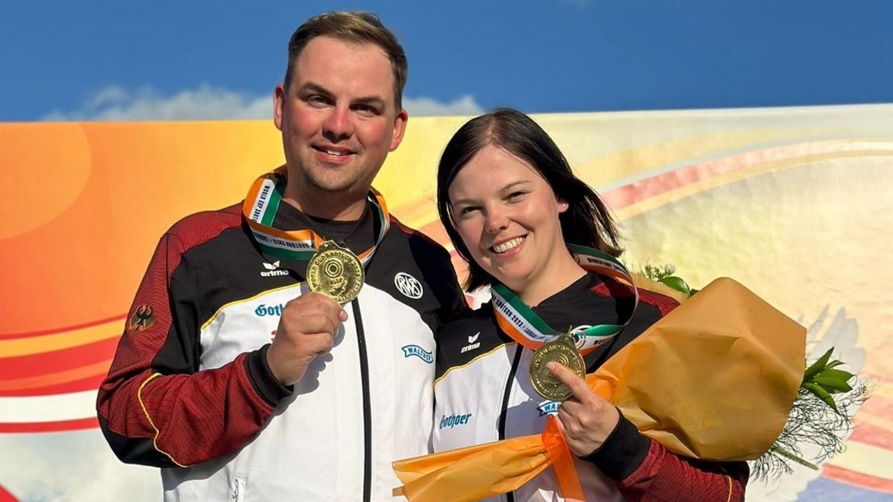 Foto: DSB / Strahlen mit den Goldmedaillen um die Wette: Sven Korte und Nadine Messerschmidt.