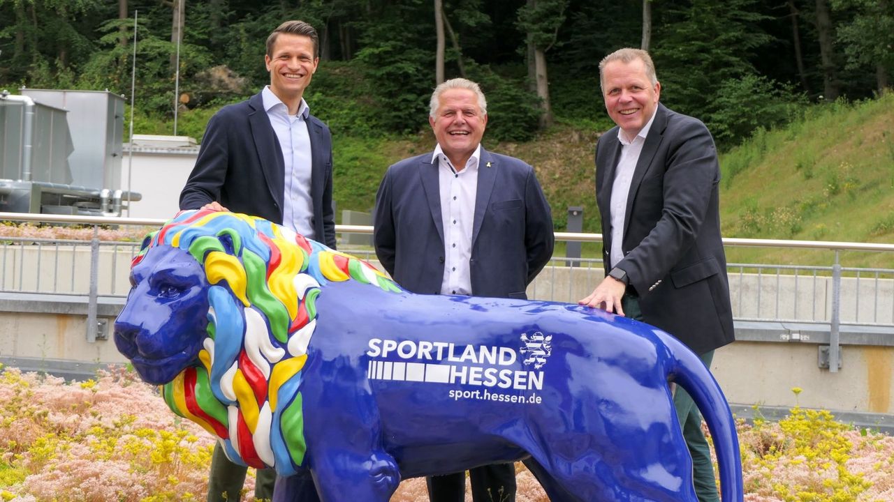 Foto: DSB / Tauschten sich über relevante Themen aus: Bundestagsabgeordneter Klaus-Peter Willsch (Mitte) mit Bundesgeschäftsführer Jörg Brokamp (rechts) und dessen Stellvertreter Andreas Friedrich.