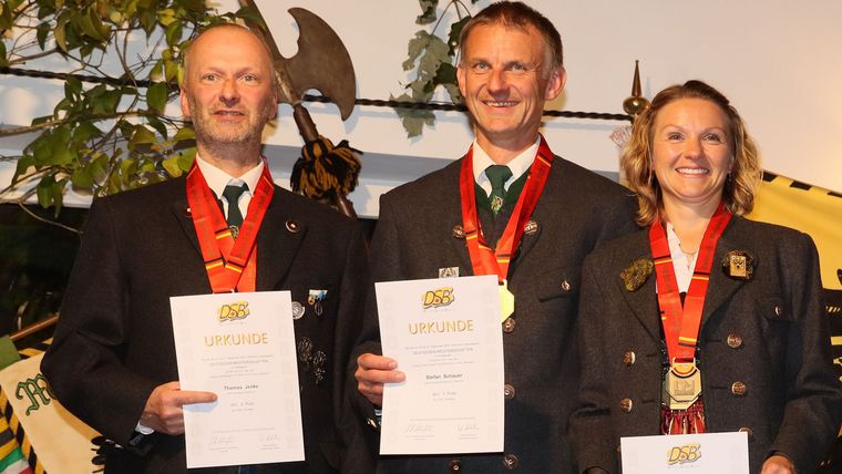 Foto: BSSB / Die Sieger der „Königsdisziplin“, der Kombination aus Scheibe und Stern v.l.: Thomas Jenke, Stefan Schauer und Christa Bruckschlögl.