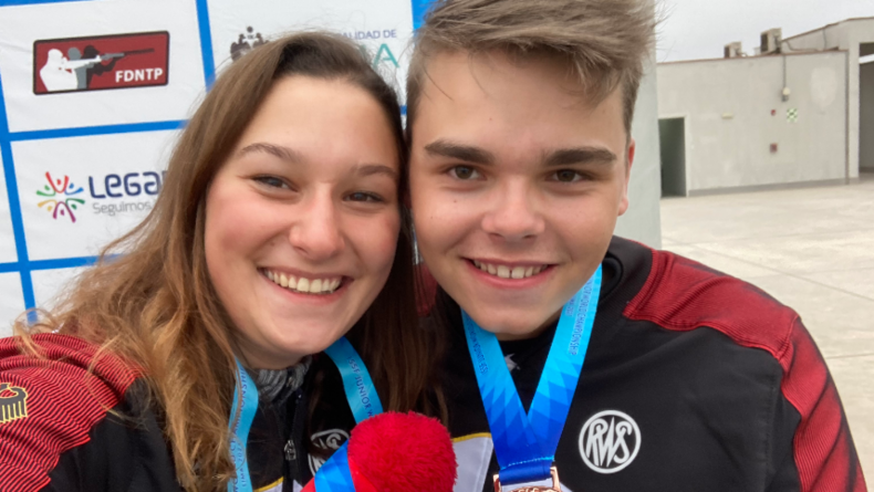 Foto: DSB / Das Trap Mixed Team Nadine Halwax und Marius John wurde Mannschaft des Jahres. Foto: DSB / Das Trap Mixed Team Nadine Halwax und Marius John wurde Mannschaft des Jahres.