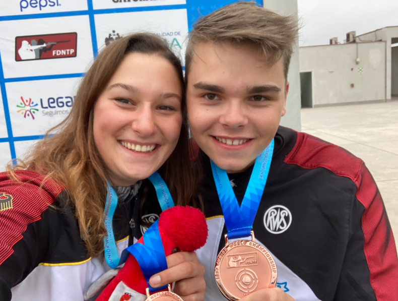 Foto: DSB / Das Trap Mixed Team Nadine Halwax und Marius John wurde Mannschaft des Jahres. Foto: DSB / Das Trap Mixed Team Nadine Halwax und Marius John wurde Mannschaft des Jahres.