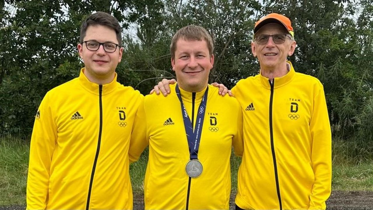 Foto: DSB / Das Schnellfeuer-Trio in Breslau mit Silberschmuck: Florian Peter, Christian Reitz und Detlef Glenz.