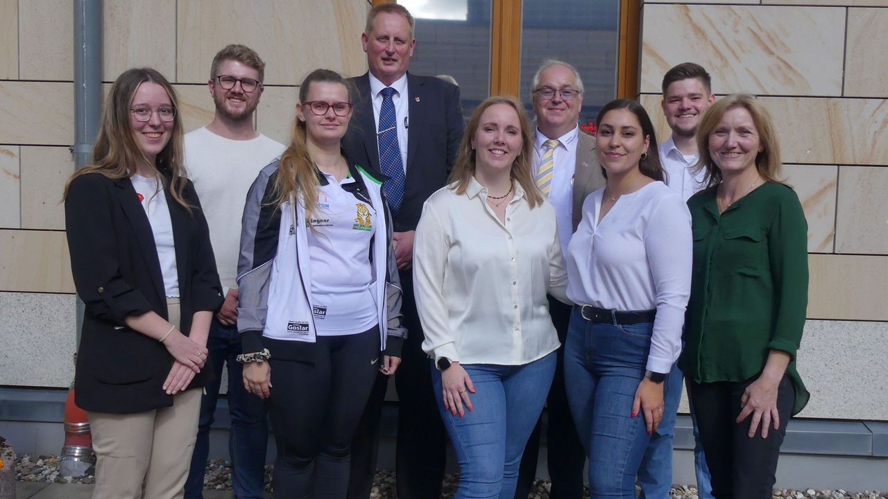 Foto: Michael Eisert / Der Jugendvorstand (v.l.): Marie Brohm, Luka Großmann, Saskia Pluschke, Volker Kuhr, Aileen Jedtberg, Stefan Rinke, Sophia Benterbusch, Felix Wethues und Ulrike Koini.