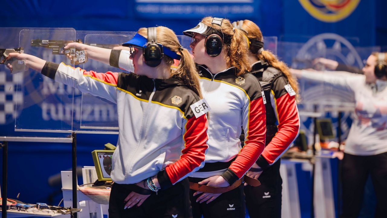Foto: ESC / Das Pistolen-Trio Aileen Pitschke, Lydia Böhmer und Franziska Thürmer (v.l.) steht im WM-Team für Suhl.