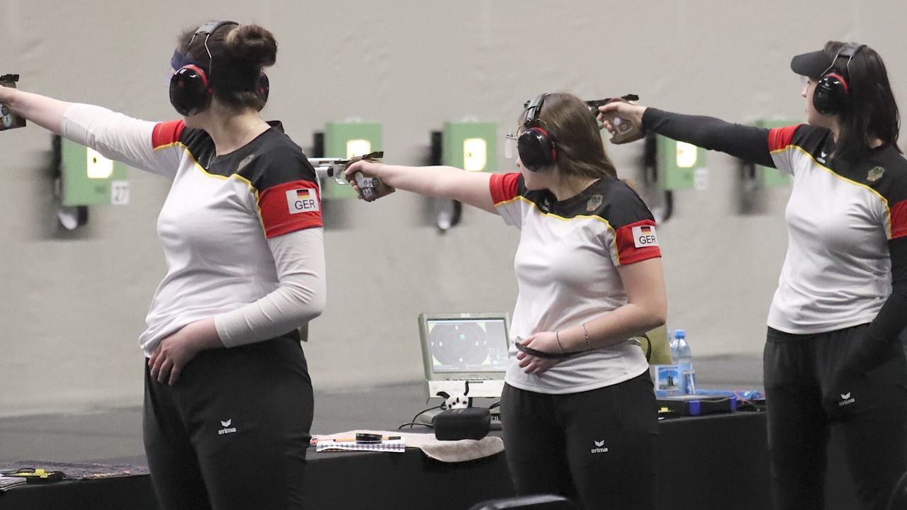 Foto: www.echtallinn2023.ee / Johanna Blenck, Lydia Vetter und Maxi Vogt (v.l.) setzten sich in einem packenden Bronzematch gegen Polen durch.