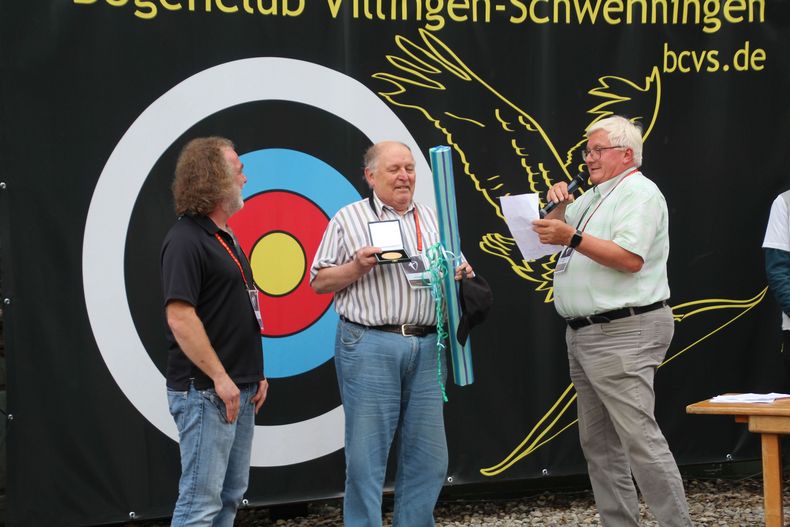 Foto: Brigitte Löchelt / Rainer Liebschner wurde von Jörg Gras verabschiedet und geehrt.