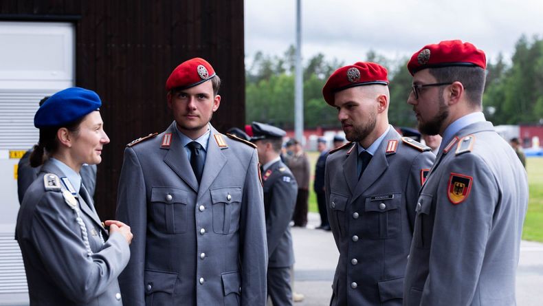 Foto: CISM / In Dienstkleidung bei der Militär-WM: Sandra Reitz, Max Ohlenburger, David Koenders und Florian Peter. Foto: CISM / In Dienstkleidung bei der Militär-WM: Sandra Reitz, Max Ohlenburger, David Koenders und Florian Peter.