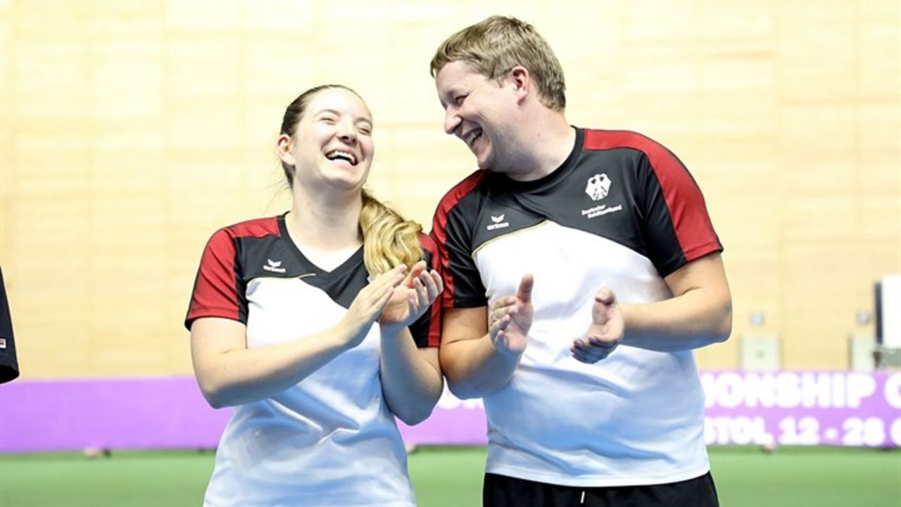 Foto: ISSF / Applaus für Doreen Vennekamp und Christian Reitz! Auf die zwei Pistolenschützen war bei der WM in Kairo Verlass.