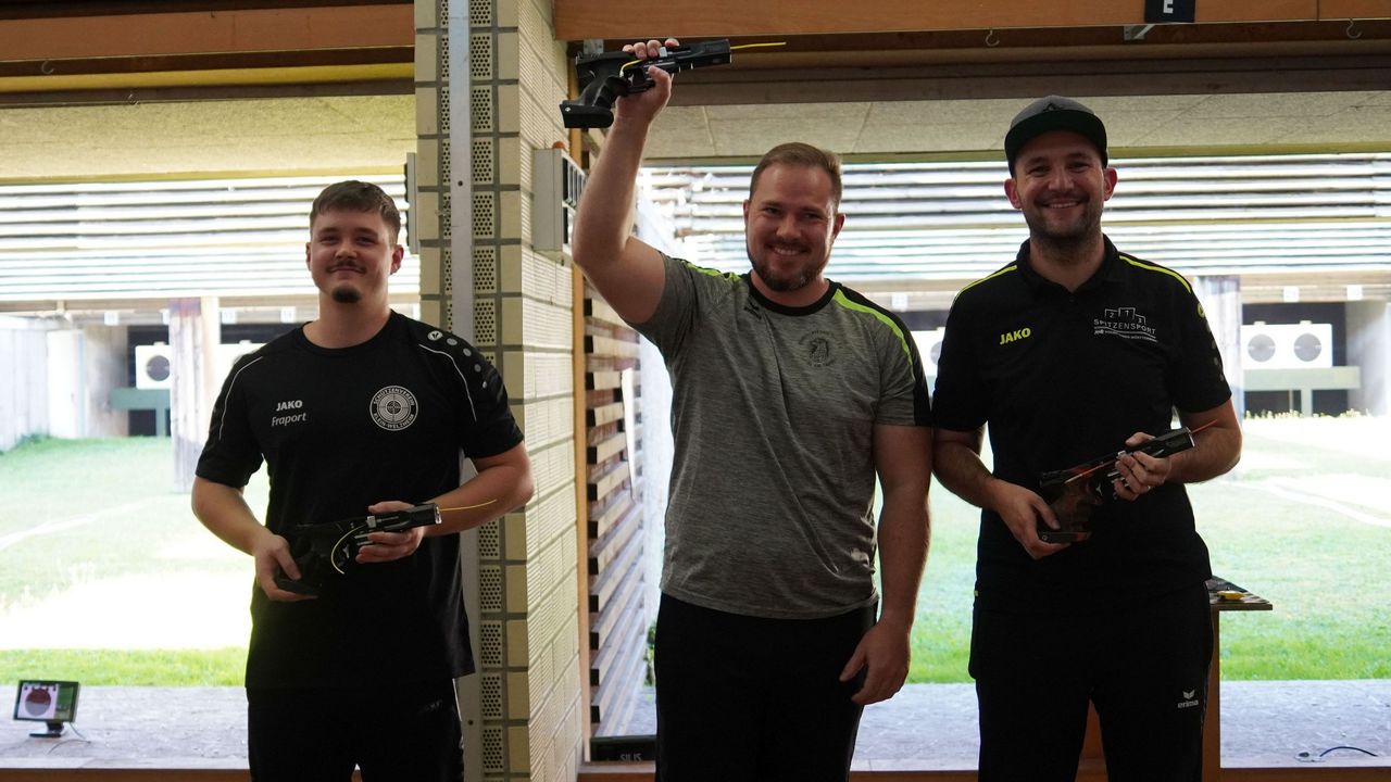 Foto: DSB / Bei der Deutschen Meisterschaft siegte Oliver Geis vor Fabian Otto (links) und Emanuel Müller mit der Schnellfeuerpistole. Bei der WM-Qualifikation greift das Trio abermals zur Waffe.