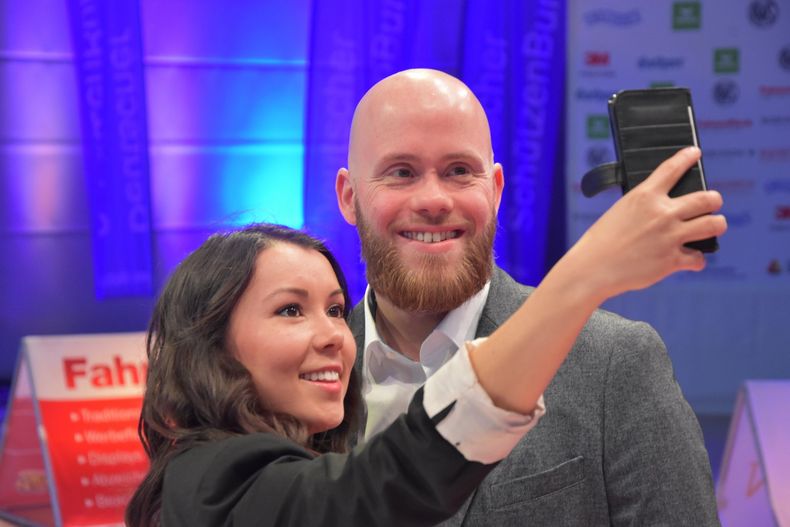 Foto: Foto Eckhard Frerichs / Janine Meissner, hier mit Moderator Michael Spannaus, wird das Bundesligafinale auf dem DSB-Instagram-Account begleiten.