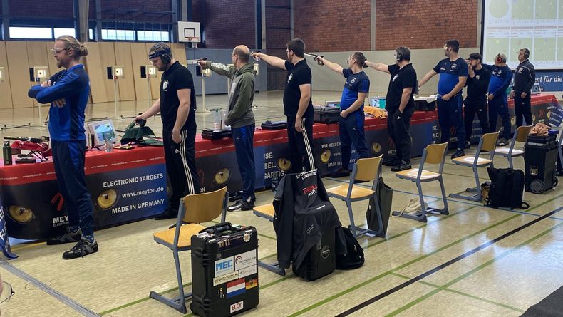Foto: SV Lindwedel / Wie schon in der vergangenen Saison muss der SV Lindwedel (schwarze Shirts) in die Relegation.