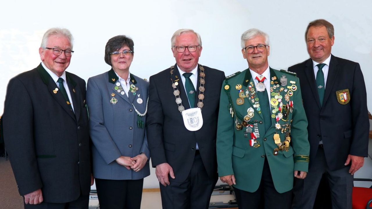 Foto: NDSB / Das gewählte Präsidium (v.l.) mit Alfred Koitzsch, Martina Dollerschell, Günther Kaste, Ekkehard Merbeth und Jens Denecke.