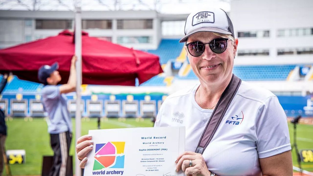 Foto: World Archery / Sophie Dodemont nimmt in Berlin an ihrer achten WM auf die Scheibe teil - Weltrekord.