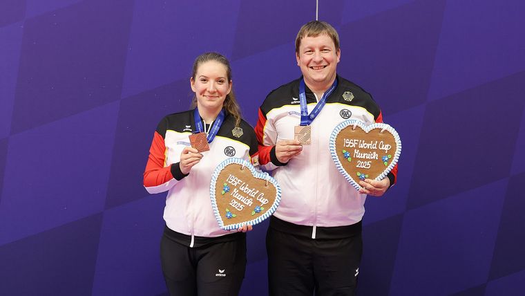 Foto: BSSB / Beim Weltcup in München gab es Medaille & Herz für Doreen Vennekamp und Christian Reitz im Luftpistolen Mixed. Nun geht es um die EM-Plätze in den Kleinkaliber-Disziplinen.