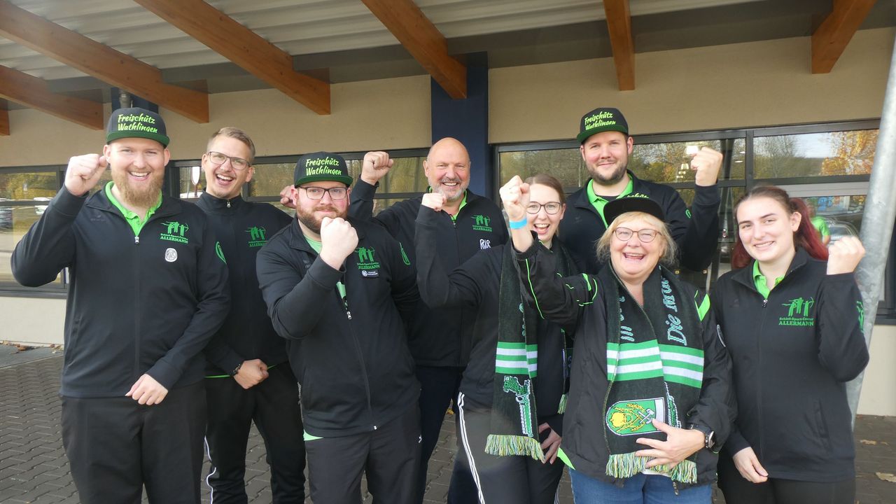 Foto: Freischütz Wathlingen / Siegerfaust beim Team von Freischütz Wathlingen. Das Team bleibt ungeschlagen.