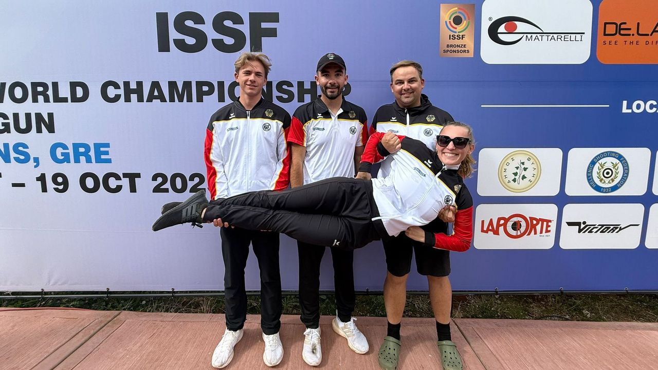 Foto: DSB / Das Skeet-Quartett Tim Krause, Christopher Honkomp, Sven Korte und Valentina Umhöfer hatte sich bei der WM etwas mehr erhofft, ließ sich die gute Laune davon aber nicht verderben.