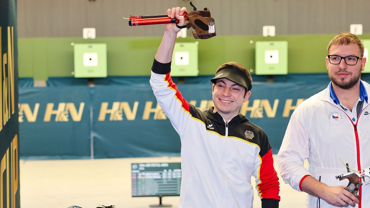 Foto: BSSB / Michael Schwald überzeugte in Qualifikation und Finale und jubelte neben Sieger Jindrich Dubovy/CZE über die Silbermedaille.