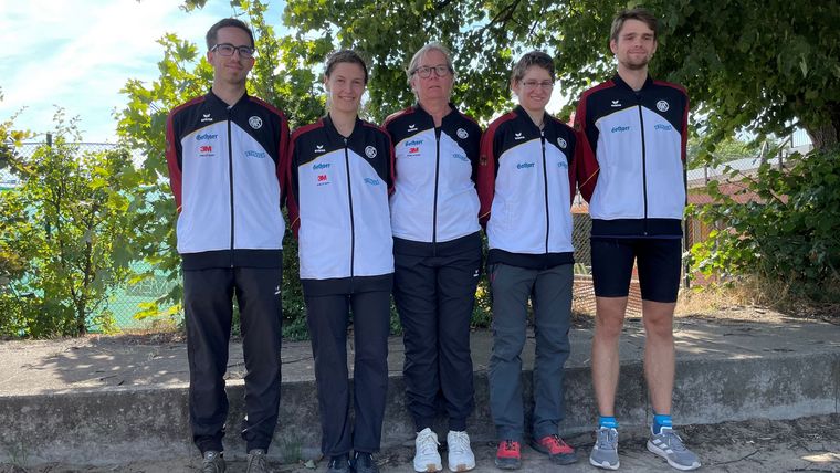 Foto: DSB / Das WM-Team Target Sprint mit Dominik Hermle, Anja Fischer, Trainerin Sylvia Torba, Kerstin Schmidt und Jakob Hoffmann ist im Bayern-Park bis auf Anja Fischer am Start.