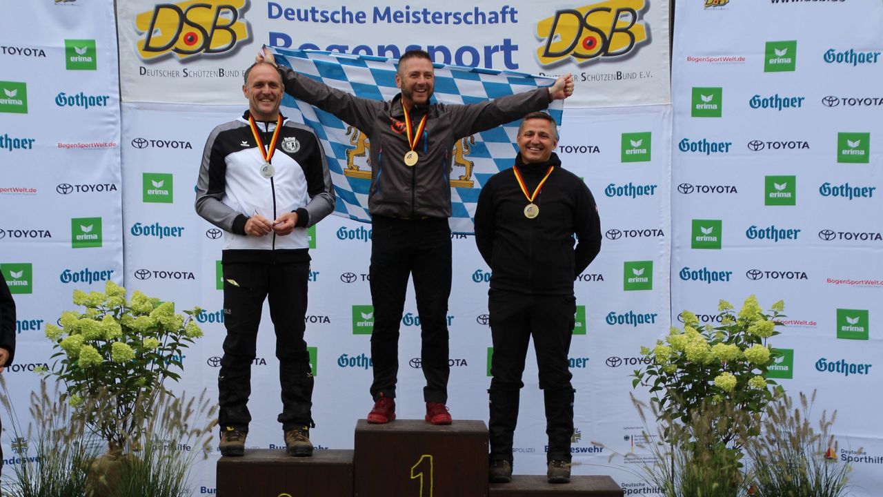 Foto: Brigitte Löchelt / Bayerischer Dreifachjubel in der Klasse Traditionell Herren: Jürgen Gleich siegte vor Christian Lerpscher (links) und Klaus Wastian (rechts).