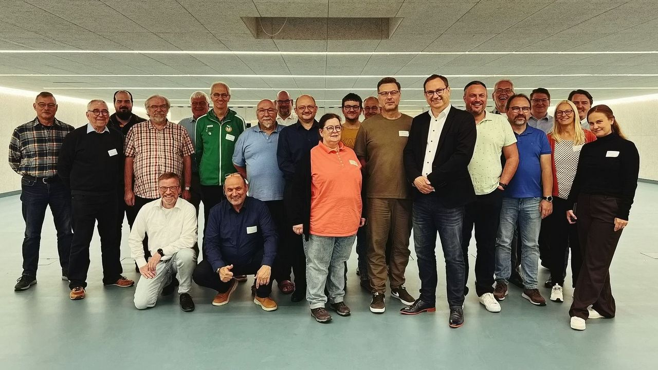 Foto: DSB / Die Teilnehmer am Workshop zur neuen Sport-Software mit DSB-Vizepräsident Volker Kächele (8. v.r.).