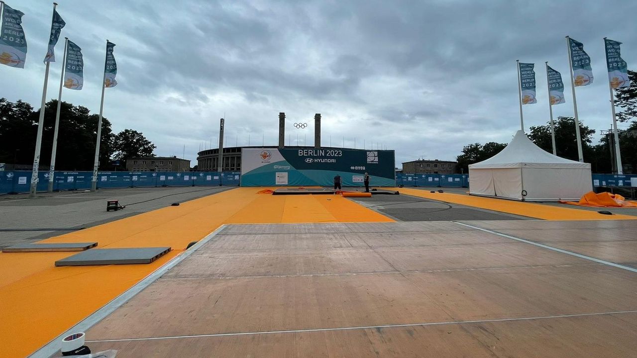 Foto: DSB / Seit dem 25. Juli läuft der Aufbau für das Finalstadion der Bogen-WM auf dem Olympischen Platz.