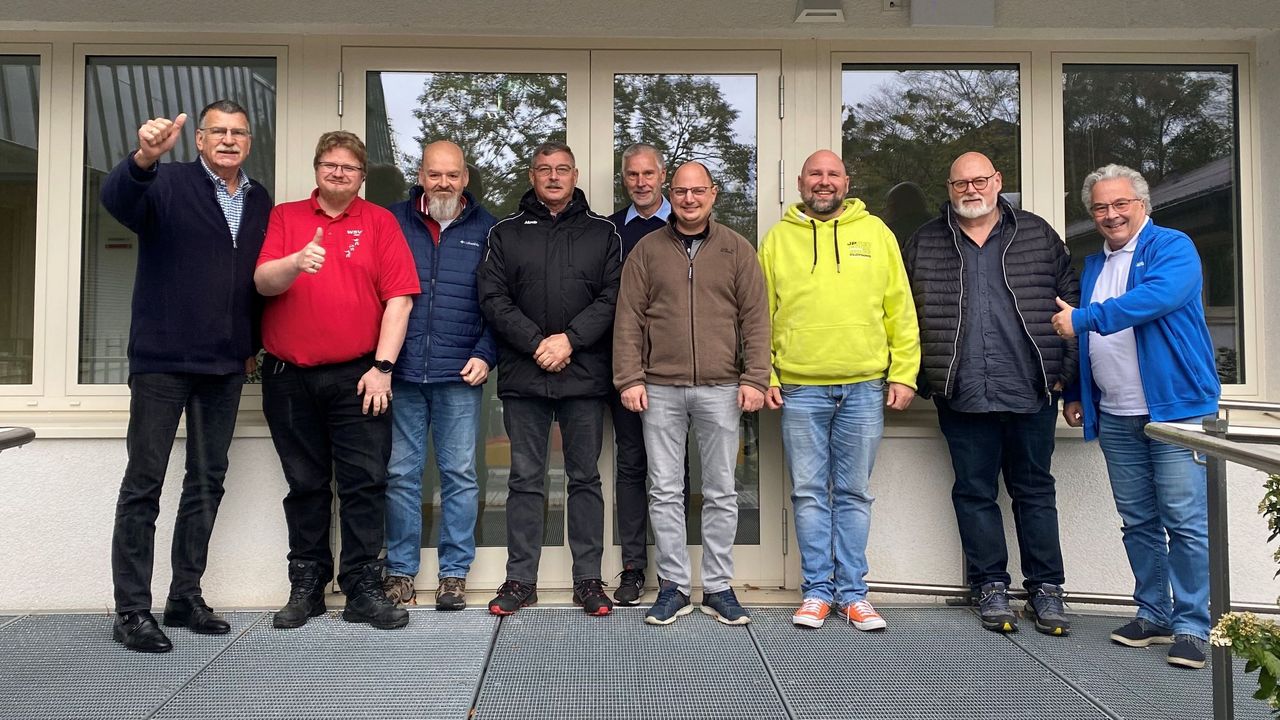 Foto: DSB / Die Ausbilder und Teilnehmer in Steinbach v.l.: Lutz Hans Schlegel, Daniel Aasman (WT), Karlheinz Haas (PF), Thilo Neitsch (PF), Ulf Oehlmann (ST), Patrick Zäpfel (SB), Björn Sahlfeld (SB), Ralf Kilb (PF), Uwe Fuchs.