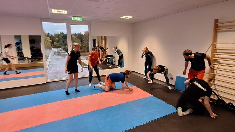 Foto: DSB / Abwechselung und Spaß müssen in Lehrgängen auch sein, wie hier bei den WM-Fahrern Gewehr. Foto: DSB / Abwechselung und Spaß müssen in Lehrgängen auch sein, wie hier bei den WM-Fahrern Gewehr.