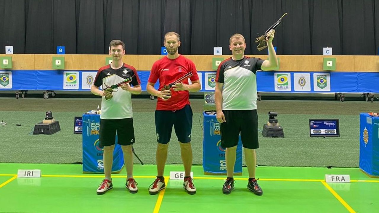 Foto: DSB / Die Medaillengewinner mit der Luftpistole: Robin Walter, Juraj Tuzinsky und Christian Reitz (v.l.).