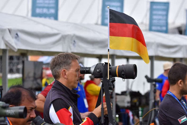 Foto: Eckhard Frerichs / Alles im Blick: Bundestrainer Oliver Haidn war mit dem Auftakt seiner Schützen zufrieden.