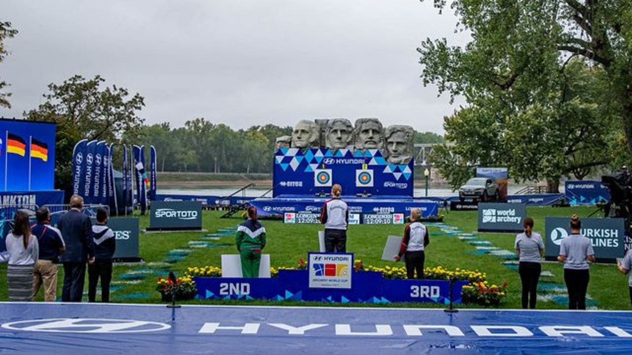 Foto: World Archery / Beim Weltcupfinale 2021 im amerikanischen Yankton glänzten Lisa Unruh als Siegerin und Michelle Kroppen als Dritte.