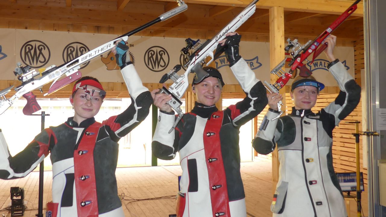 Foto: Michael Eisert / Nele Stark (rechts) gewann die erste Einzelmedaille für den DSB in Suhl.