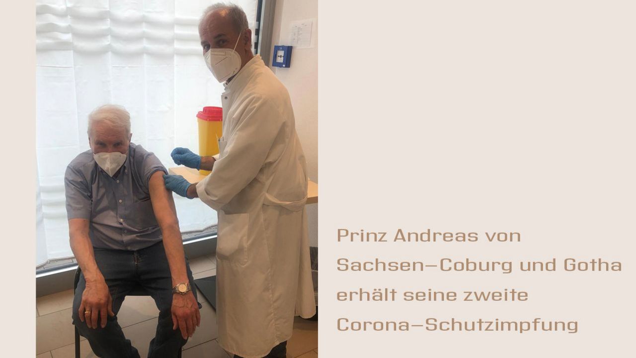 Foto: Landratsamt Coburg / Prinz Andreas bei der Impfung.
